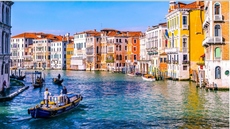 Exploring Venice Without Luggage: A Practical Travel Guide