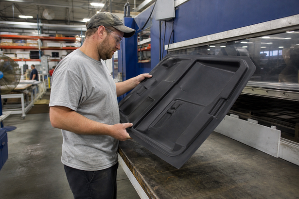 7 Best Custom Plastic Manufacturers For OEM Parts And Production Programs