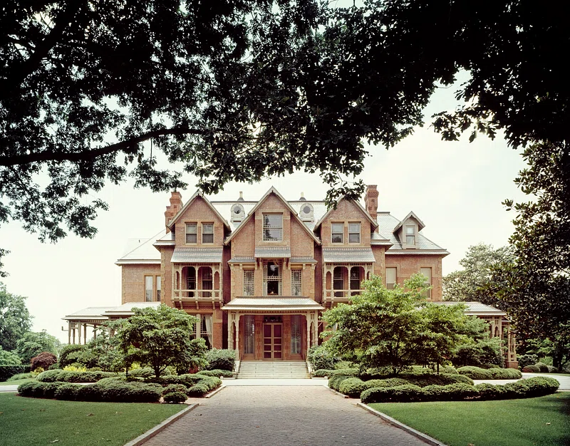 How to Choose the Right Way to Sell a House in Fayetteville, North Carolina